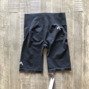 ONER ACTIVE EFFORTLESS SEAMLESS CYCLING SHORTS IN BLACK